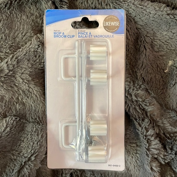 🎶 3 for $20! Utility hooks for your mops, brooms, and other tools Bundle Deal! - Picture 1 of 5